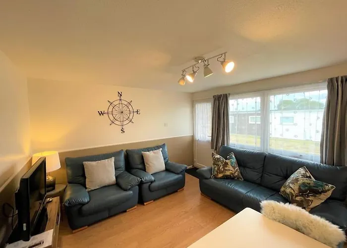 126 Hemsby Holiday Chalet, Convenient For Sandy Beach